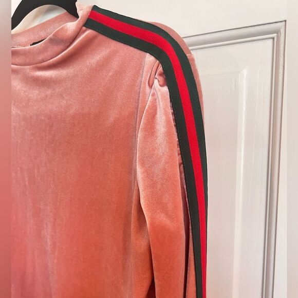 Designer INSPIRED two piece velvet set - Picture 4 of 7